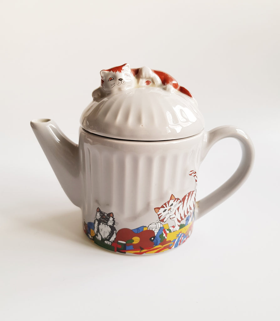Wade Whimsical Feline Collection Teapot Dustbin With Cats Designed by Judith Wootton
