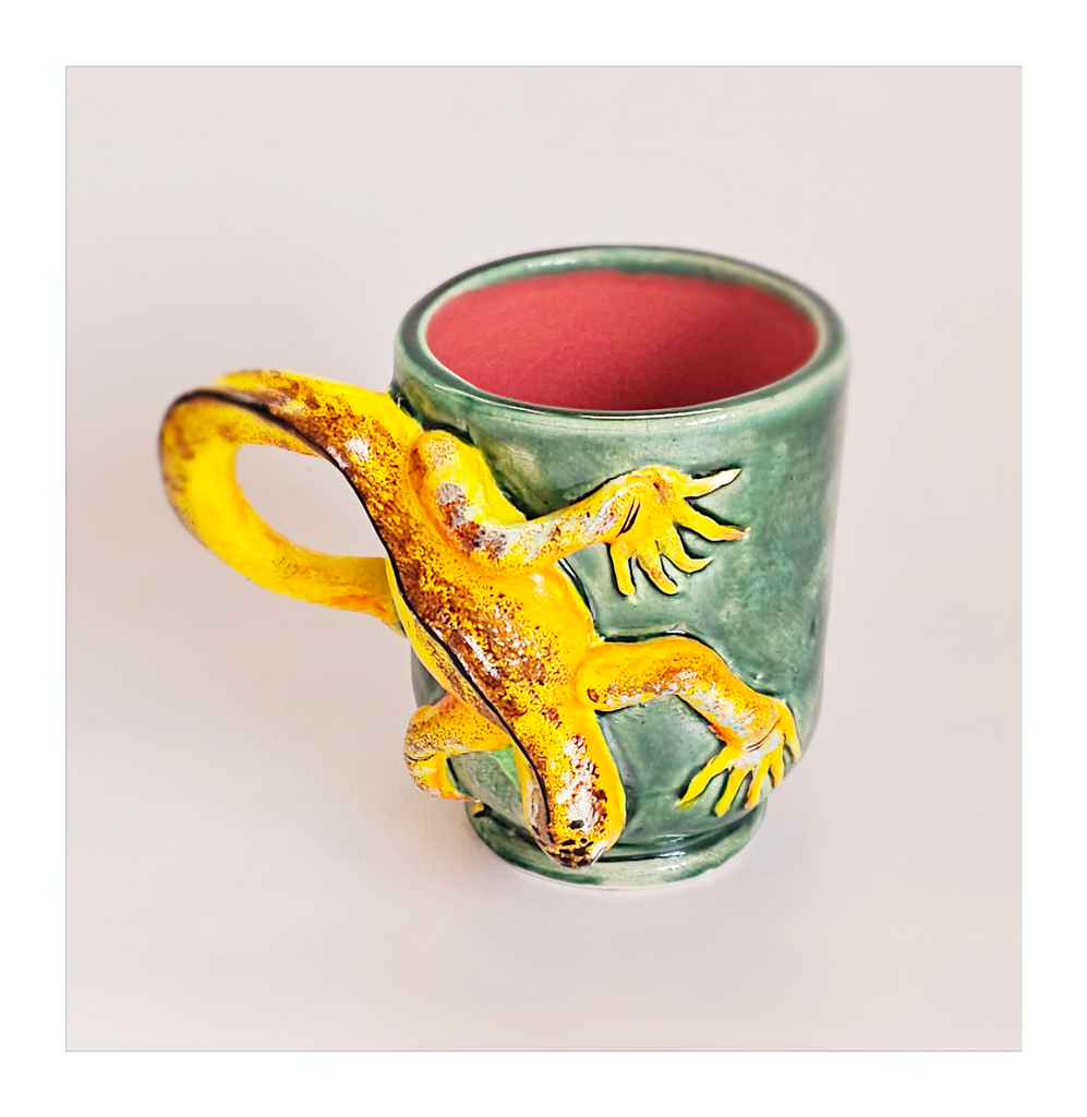 Rare Fine Art Studio Pottery Glazed Ceramic Novelty Mug with a 3 D Crested Gecko and its Tail as Handle