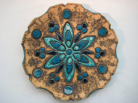 Middle Eastern Art & Craft - Hand crafted clay and ceramics decorative plate from Petra, Jordan