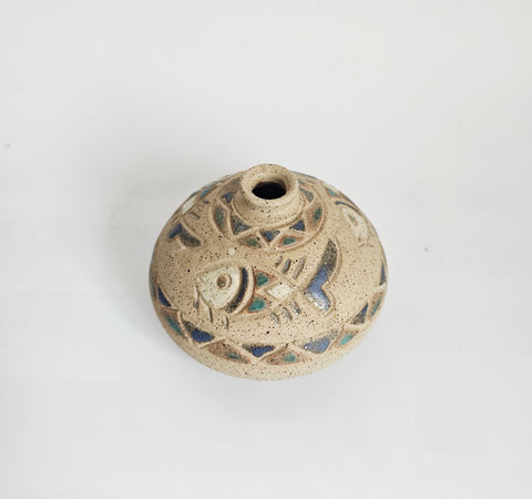 Rare Vintage Paul Winspear 1970s Studio Pottery Weed Pot / Bud Vase – Incised Sgraffito Fish Design