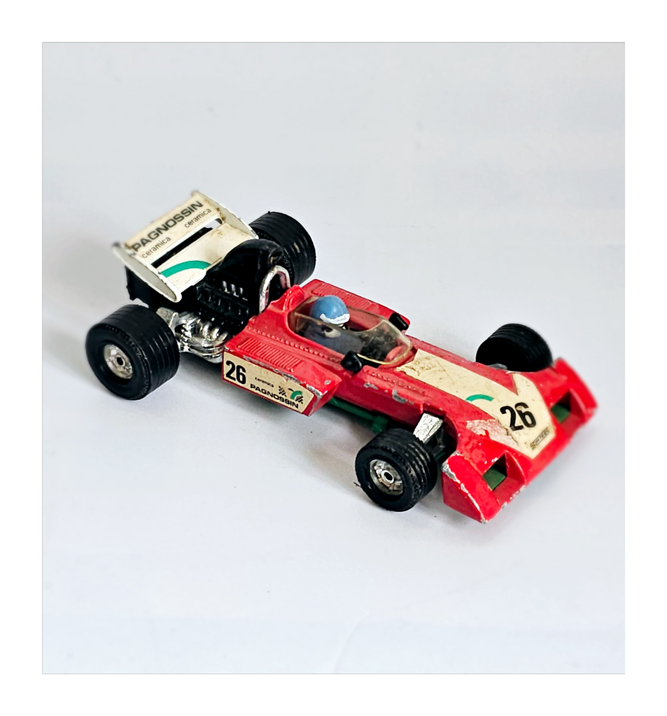 コーギー 1960年代　英国製　ミニカー　長辺9センチ　Corgi Toys Vanwsll F1 Red Version
