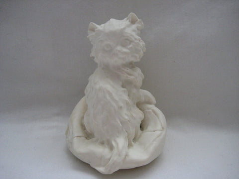 Vintage 1984 alabaster handmade  sculpture of a cat made in Florence, signed by the artist.