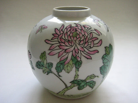 Vintage 1960s Chinese Famille Verte porcelain ginger jar with a red hallmark